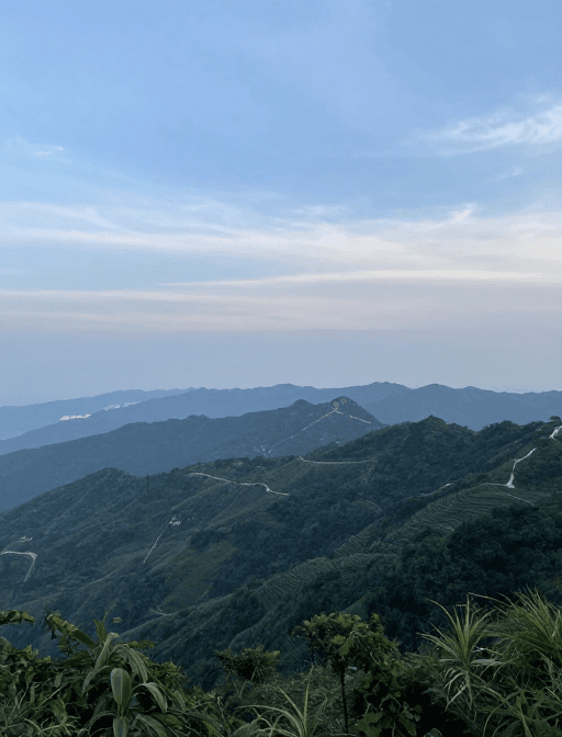 梦幻自然风光：如画的山水画卷
