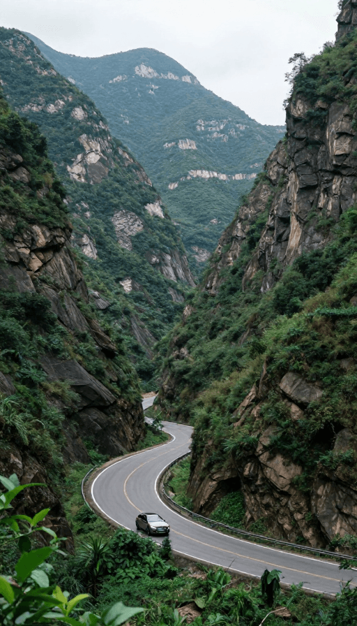 兰英峡谷素材：穿越兰英峡谷：险峻山路的自然震撼之旅