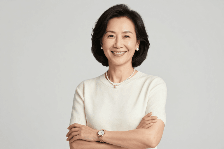 专业构图素材：优雅亚洲女性：专业暖光肖像摄影