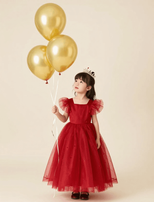 生日写真素材：金红梦幻：小女孩生日写真