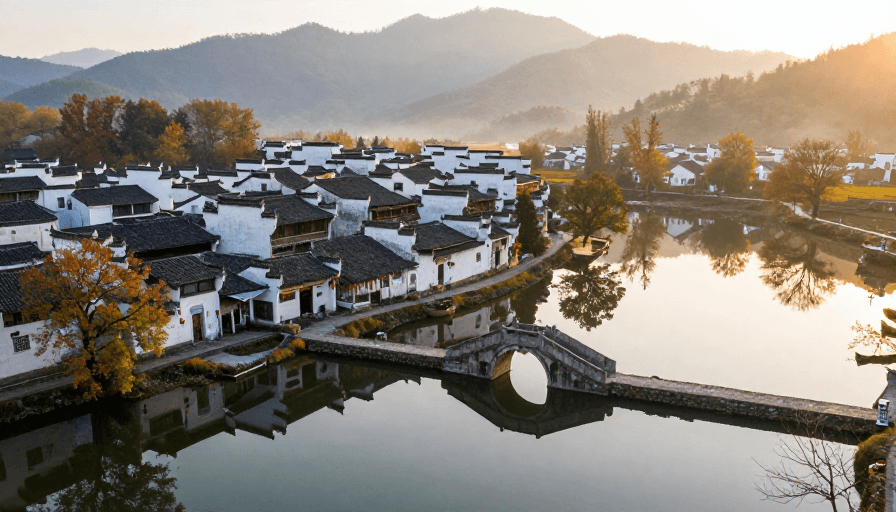对称构图素材：徽州古韵：秋日晨曦下的水乡倒影
