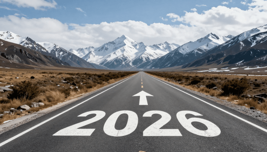 公路风景素材：2026新年展望：雪山公路上的清晰指引与未来方向