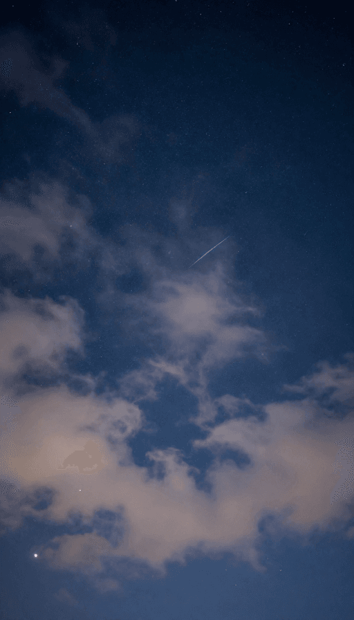 夜空素材：流星划破夜空：梦幻星域的艺术画卷