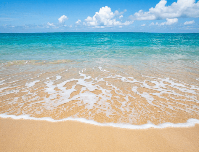 海滩风景素材：晶莹剔透的浅滩碧海与蓝天邂逅