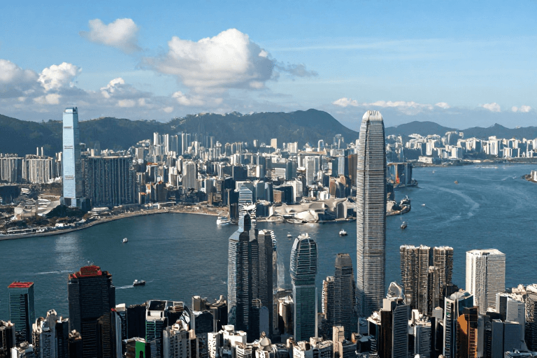 商业级摄影素材：维多利亚港都市风光：摩天楼群与蓝海交响