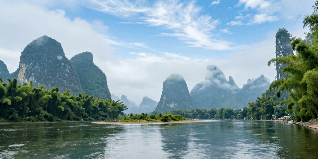 喀斯特地貌素材：漓江翠竹与云雾峰林的诗意山水摄影