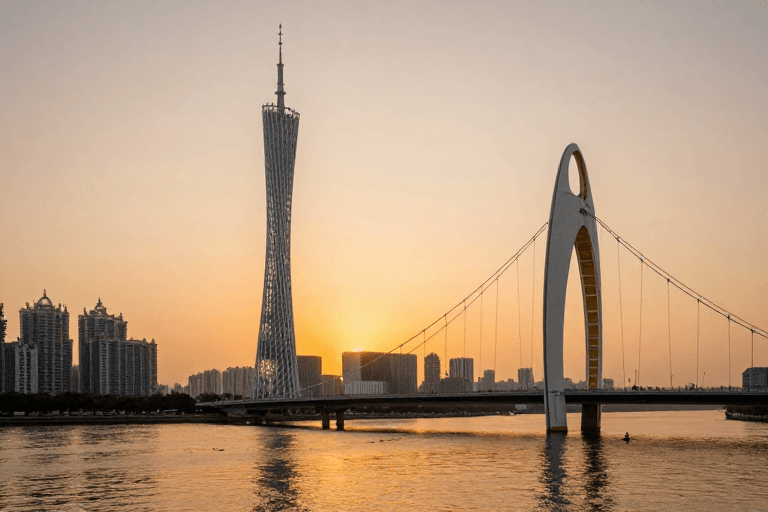 建筑摄影素材：小蛮腰：珠江夕照中的现代羊城