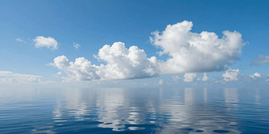 海景摄影素材：蓝白交融海天画卷：宁静海洋与纯净天空的极致摄影