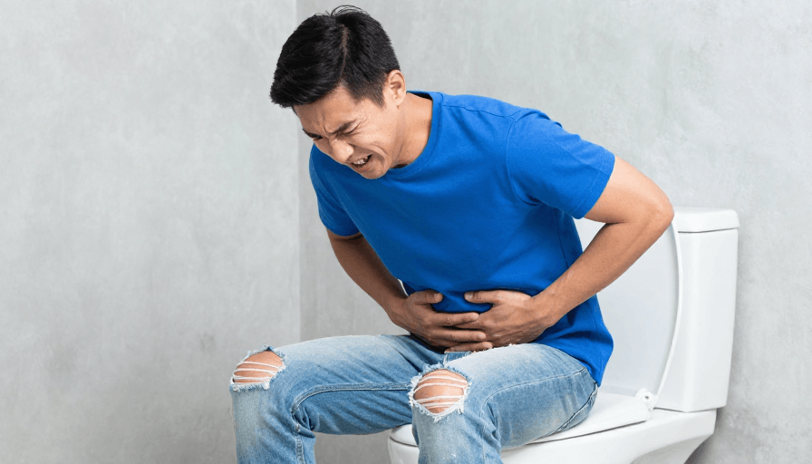 冷色调光线素材：肠胃不适男性肖像摄影：冷调医疗宣传人像