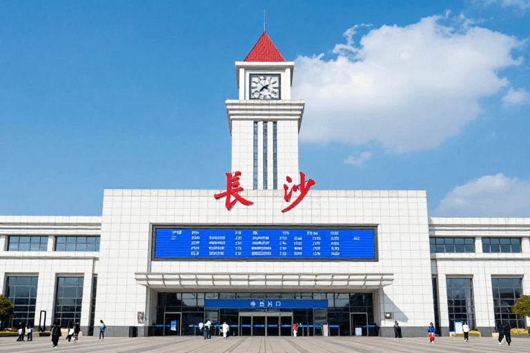 交通设施素材：长沙火车站全景：现代建筑与城市交通地标