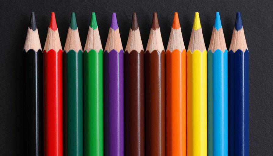 黑色背景素材：彩色铅笔艺术排列：高质感产品摄影