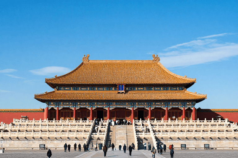 古建筑细节素材：故宫太和殿全景：金瓦朱柱下的皇家威严