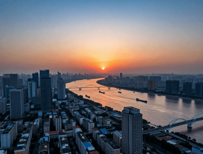 摄影纪实素材：落日流光映江城：现代都市与自然交融