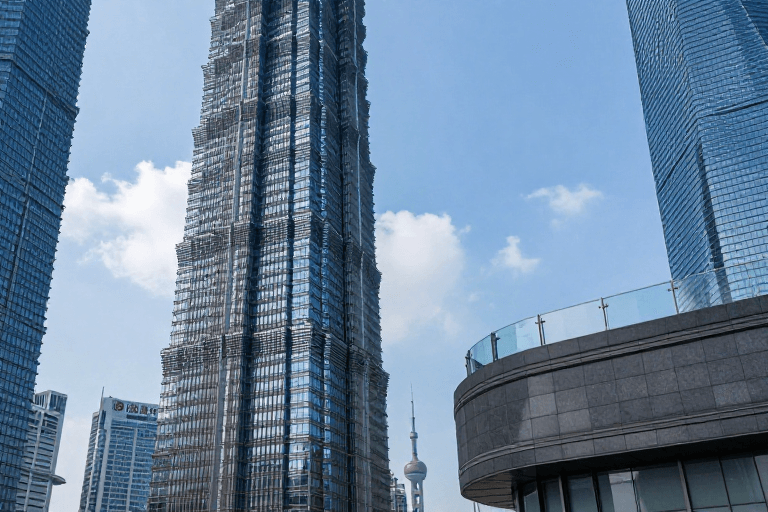 冷色调摄影素材：现代都市蓝调：摩天大楼与天际线之美