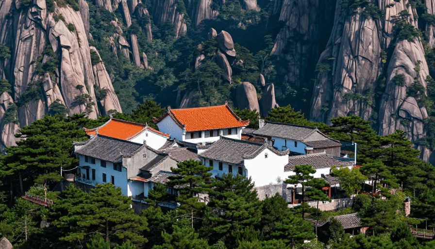 侧光摄影素材：徽派古韵：黄山山腰古寺与自然山水交融