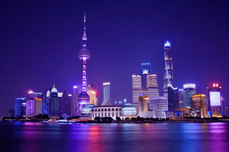 科幻夜景素材：未来都市镜像之夜，梦幻光影构筑科技幻境