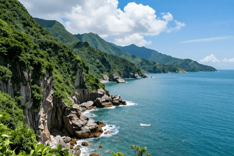 青蓝色调素材：翠岭临海：青蓝碧水与翠绿山峦的自然交响