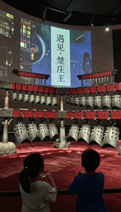 沉浸式光影素材：楚韵流光：编钟光影重现春秋霸业
