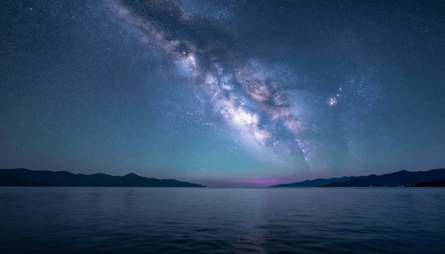 超现实摄影素材：静谧银河：深邃夜空下的超现实之美