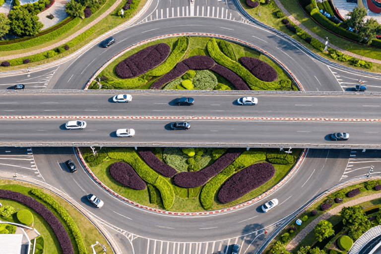 生态景观素材：对称双环桥俯瞰：城市生态与交通融合实景