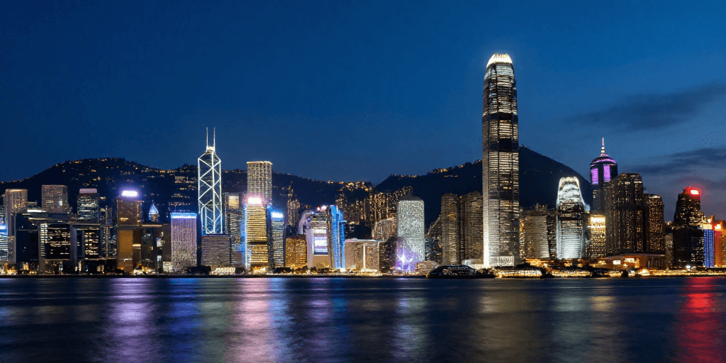 城市风光素材：璀璨灯火交织，香港天际线闪耀