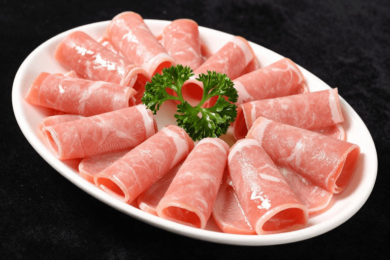 火锅食材素材：黑丝绒衬托下新鲜猪肠卷的诱人光泽