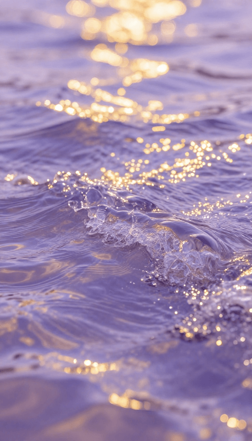 全息风格素材：梦幻紫浪：全息水面波光粼粼特写