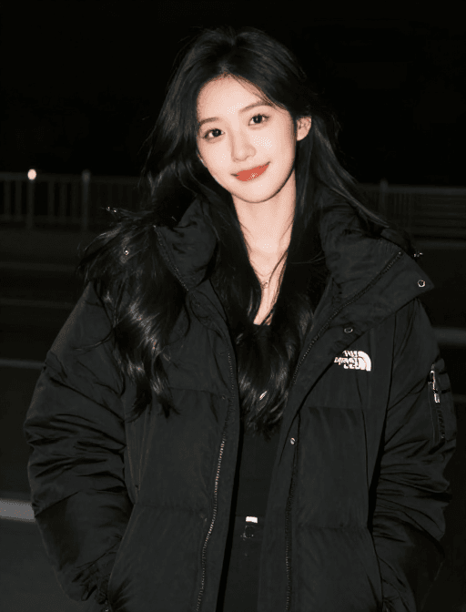 暗色背景素材：暗夜中闪耀的女性风采