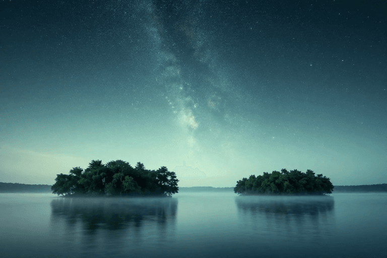 静谧夜空下的双岛湖景与星河之美