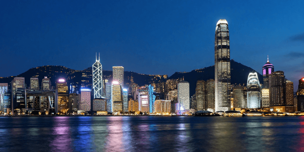 霓虹灯光素材：璀璨维多利亚港夜景：IFC与中银大厦光影交响