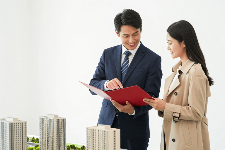 金融理财素材：专业商务人士探讨规划未来蓝图