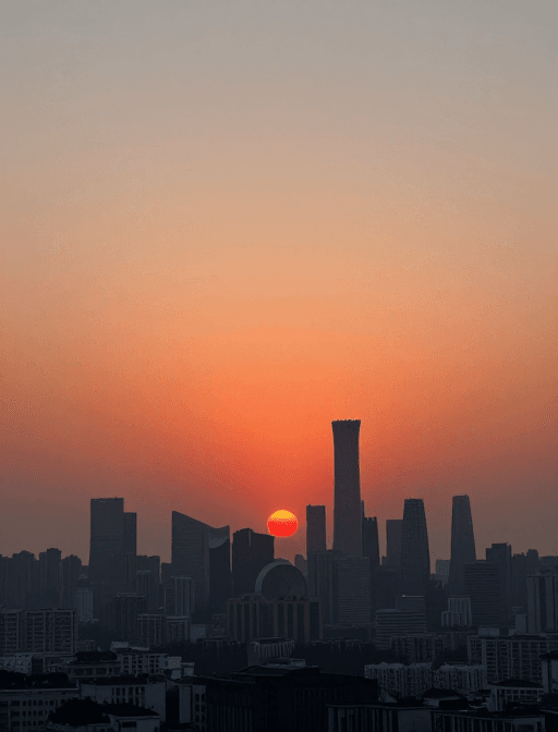 壁纸素材：晨曦破晓：红日映照着城市剪影的壮丽景象