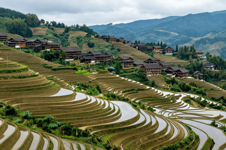 传统建筑素材：广西龙胜梯田：青山绿水间的传统村落之美