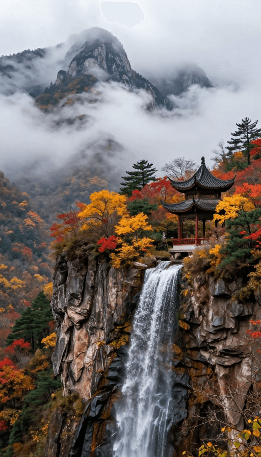 瀑布素材：秋山云雾与飞瀑：仙境般实景风光图