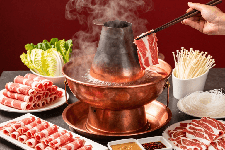 食材特写素材：老北京铜锅涮肉沸腾盛宴传统美食