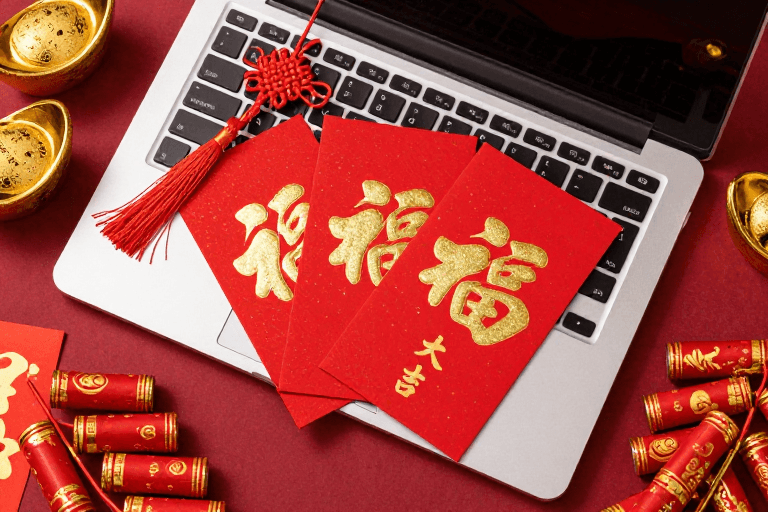 春节主题素材：福满新春：红包与吉祥元素高清摄影